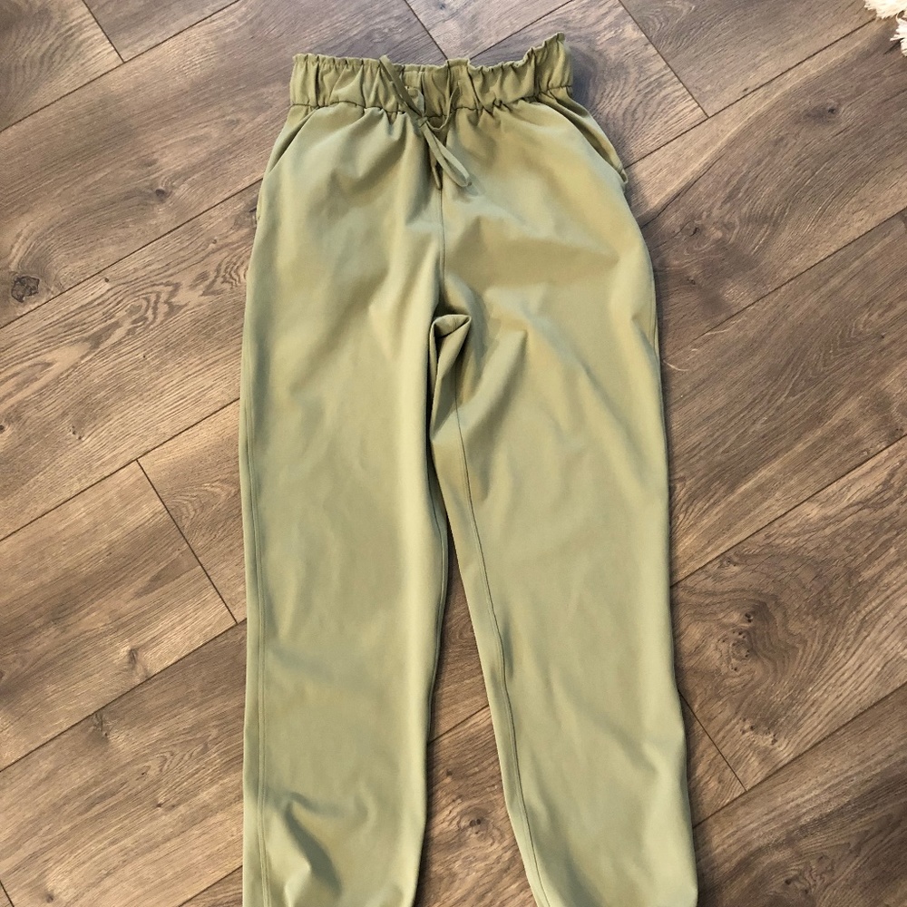 lululemon joggers size 2 ( stretch high rise joggers)